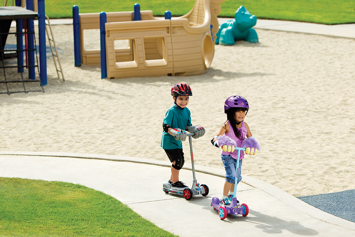 Как кататься на самокате? с какого возраста катаются на самокате, езда на самокате, обучение катанию, как кататься, как научиться кататься